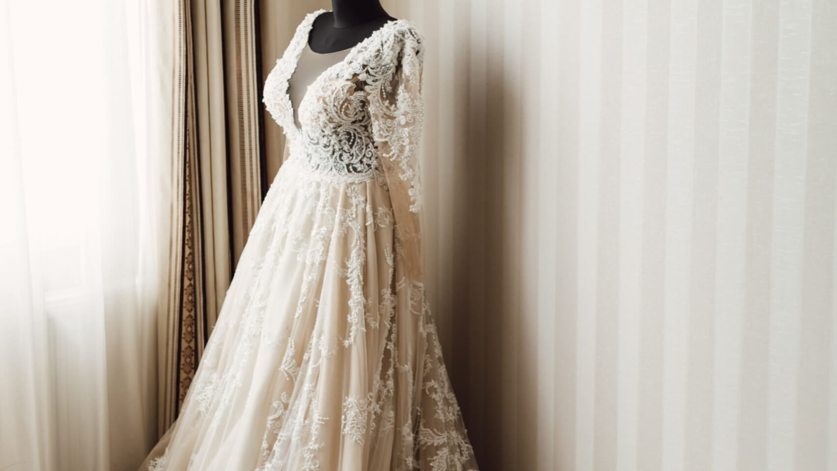 beautiful-wedding-dress-with-plume-is-dressed-mannequin-min-scaled-1700x956 (1)
